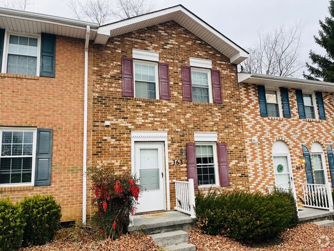 Building Photo - 2 Bedroom, 1.5 Bath Townhouse