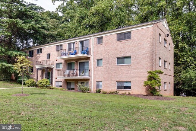 Building Photo - 10506 Weymouth St Unit 203 Rental