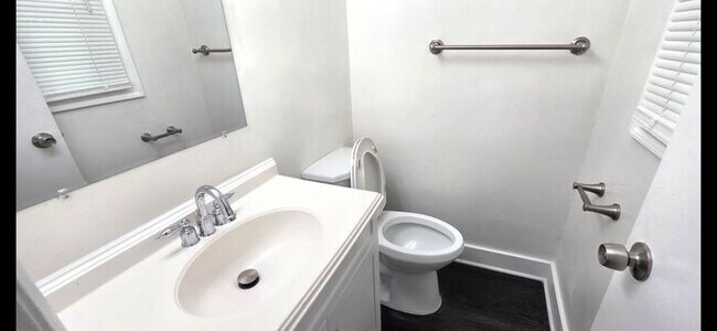 Photo - Renovated 4BD/1.5BA Ranch in Windsor Park!