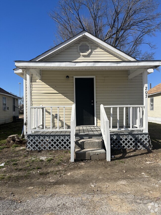 Building Photo - 207 Haywood St Rental