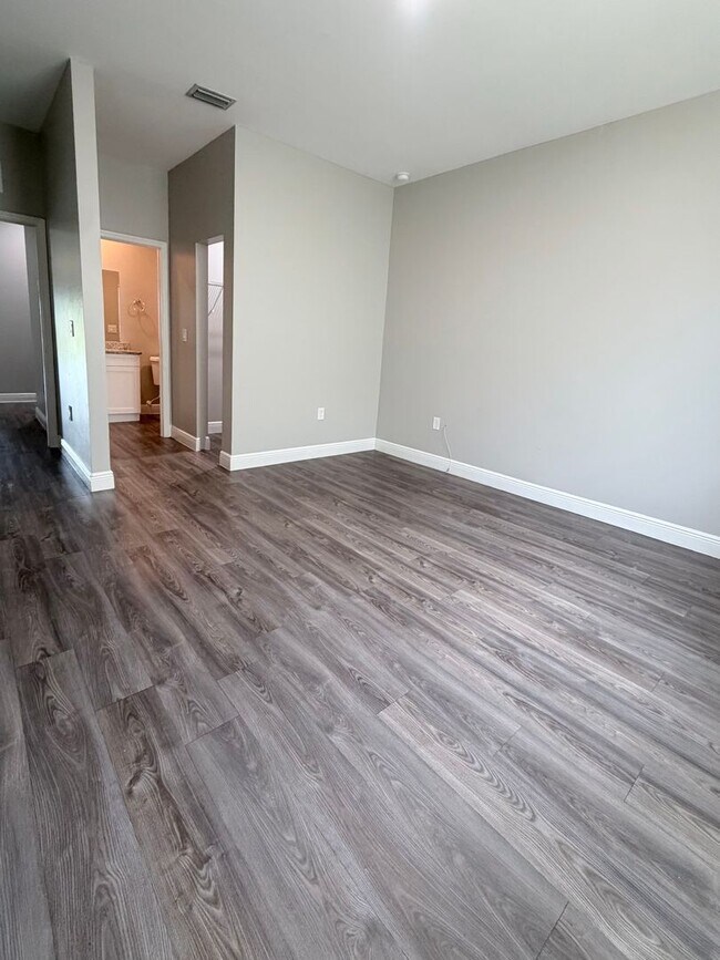 Photo - Like New 2 Bedroom 2 Bath 1 Car Garage Duplex in Lehigh!