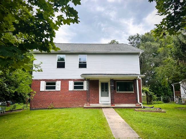 Building Photo - 1119 W 8th St