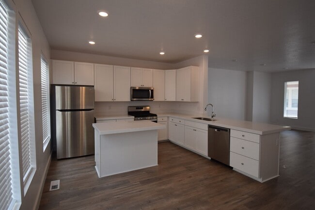 Photo - Charming 3 Bed 2.5 Bath Townhome in Murray!!!