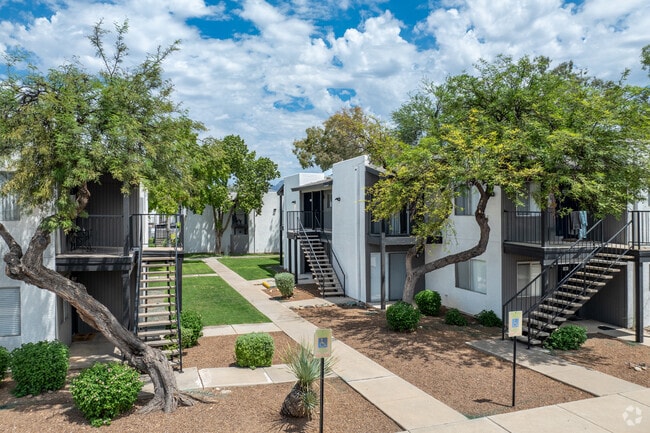 Las Brisas Apartment Homes