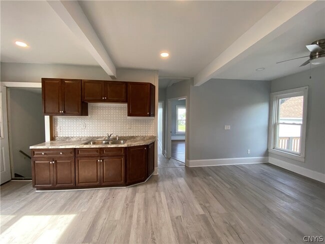 123 Barlow St