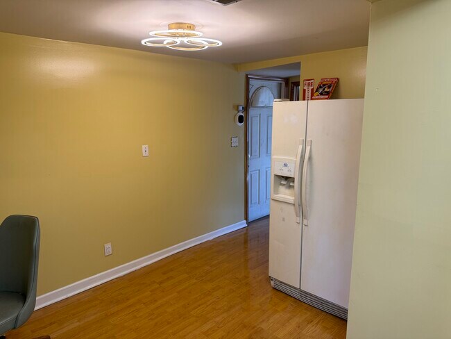 Photo - 2352 Poland St