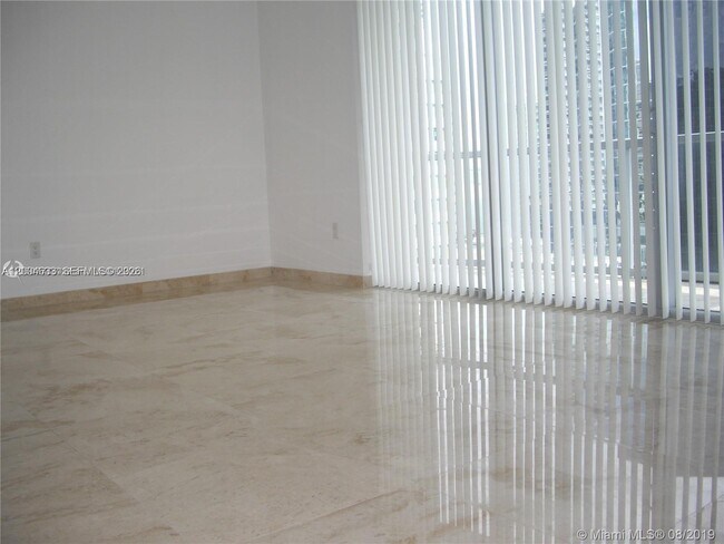 Photo - 1060 Brickell Ave Unidad 1409