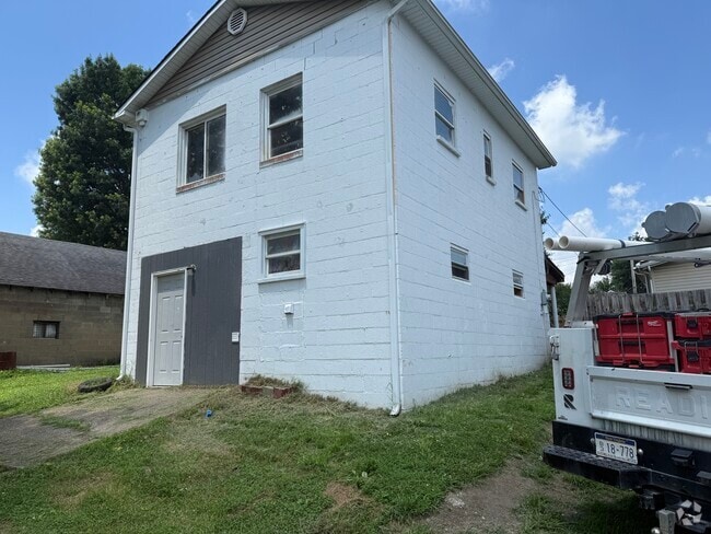 Building Photo - 1915 2nd St Rental