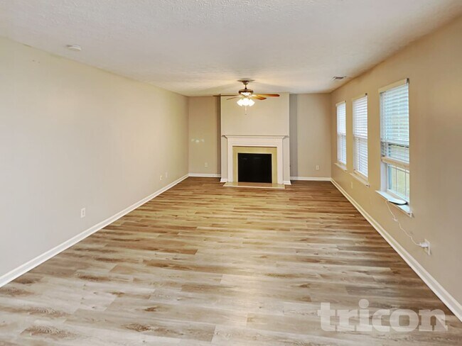 Photo - 156 Bridgestone Ln