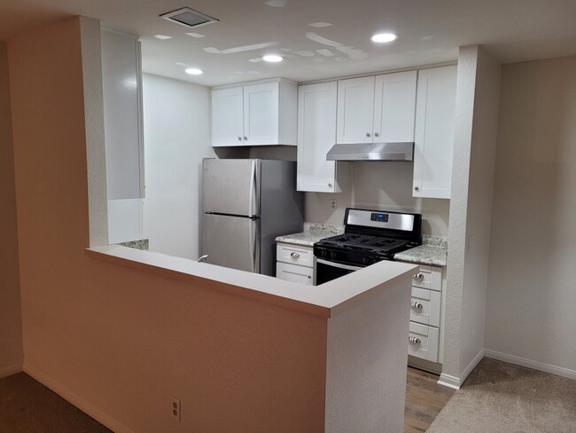 Kitchen Area - 13006 Wimberly Sq Unidad 4 Rental