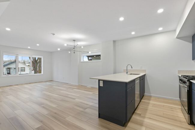 Building Photo - 11440-11487 87 St NW Unit 1