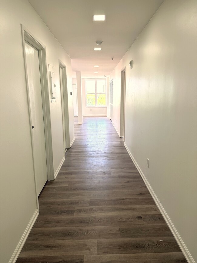 2B/2Bth Hallway - The Forefront Detroit