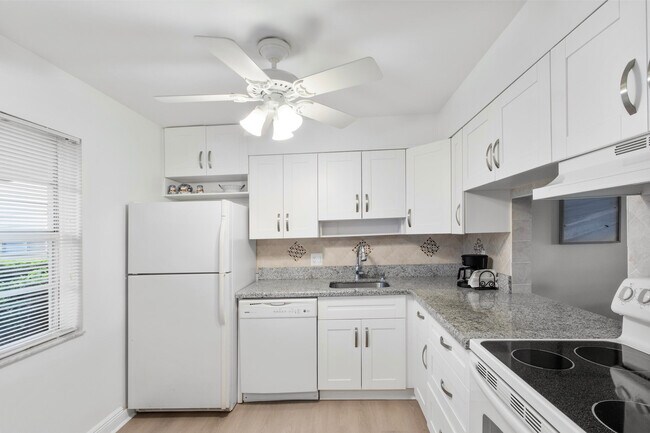 Photo - 20 Abbey Ln Unit 102