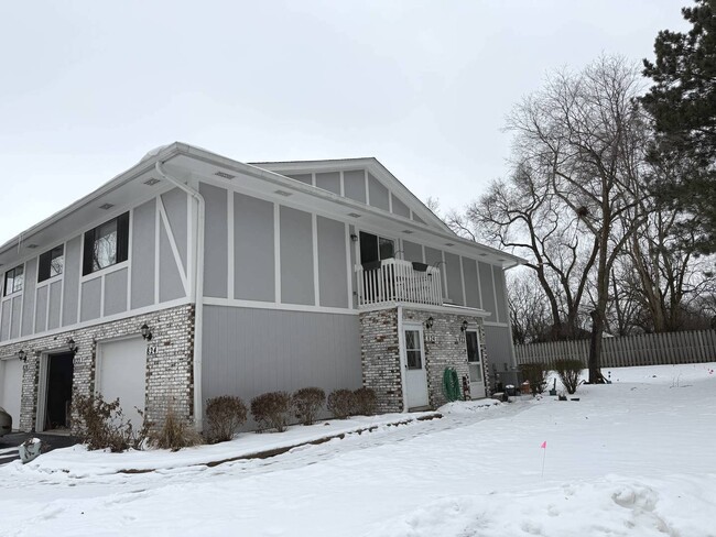 Building Photo - 824 Dighton Ln