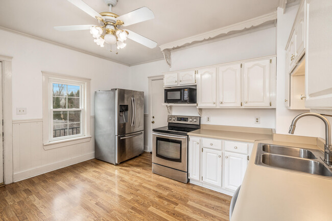 Photo - 921 E Colfax Pl Apartment