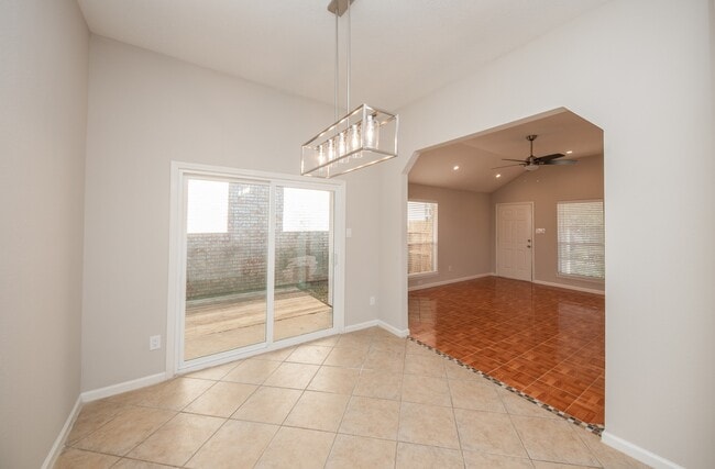 Photo - 121 Coffee Ln