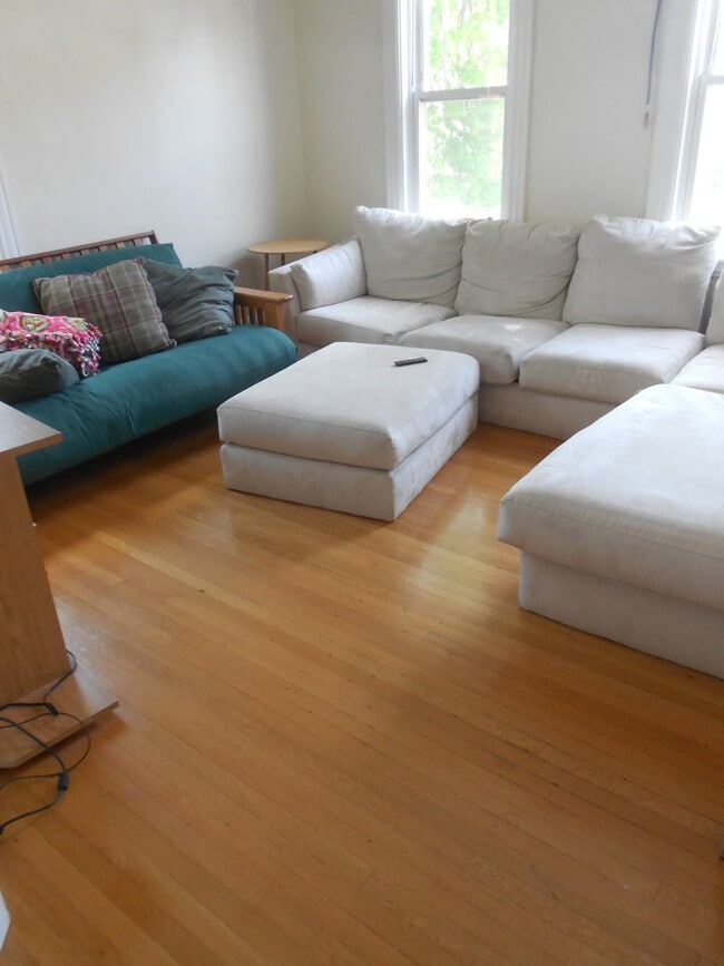 Photo - 63 Fairbanks St Unidad 2