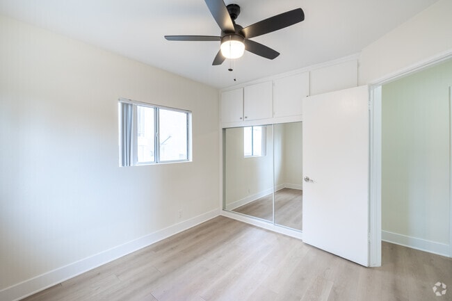 2BR, 1BA - 900SF - Bedroom