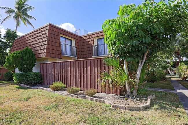 Building Photo - 5219 Cedarbend Dr