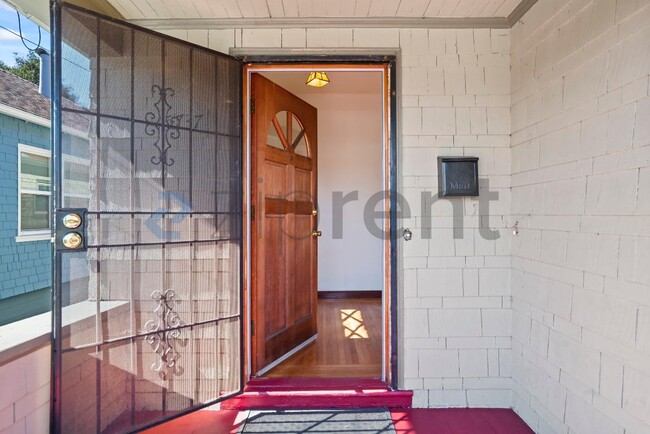 Photo - 5737 Gaskill St