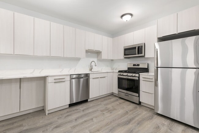Photo - 1611 W Juneway Ter Unit 2E