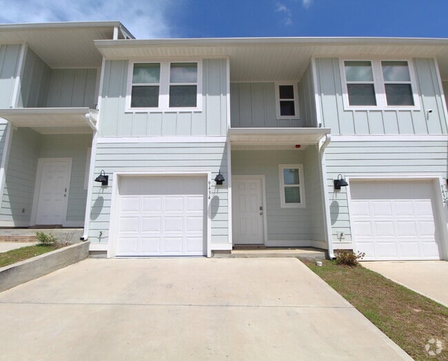 Building Photo - Nature Creek 3BD Townhome w/ Garage, Pool ...