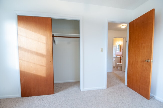 Building Photo - 2104 Sycamore Pl Rental