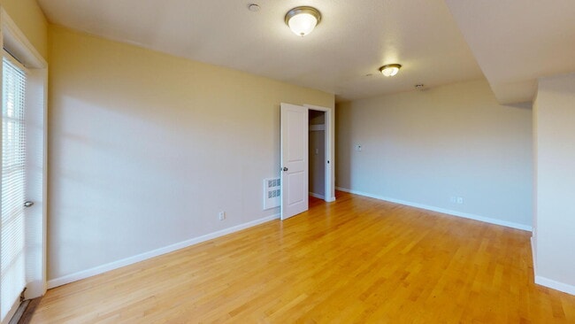 Photo - THIS IS A CO-LIVING SPACE in the Parkside ...