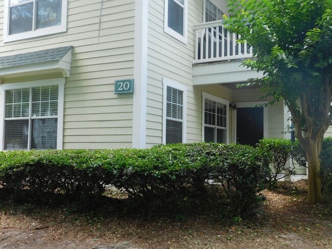 Building Photo - Newly renovated villa at Old South Unit A