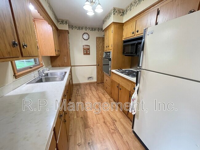 Photo - 6240 Jupiter Rd NE