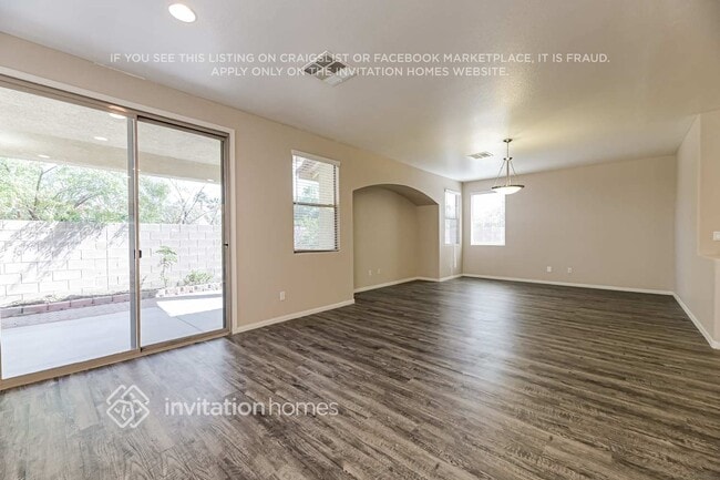 Photo - 1296 Cornet St