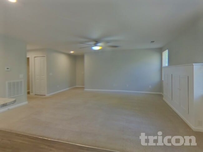 Photo - 137 Portchester Ln