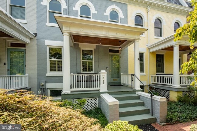 Photo - 221 E St SE