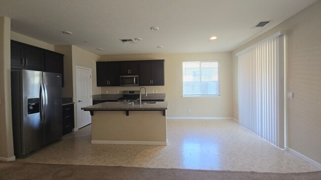 1443 Greenbrier Dr