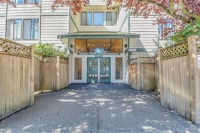 Building Photo - 13717 Linden Ave N Rental