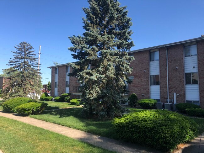 Beautiful brick building - 2740 40th St Apartments