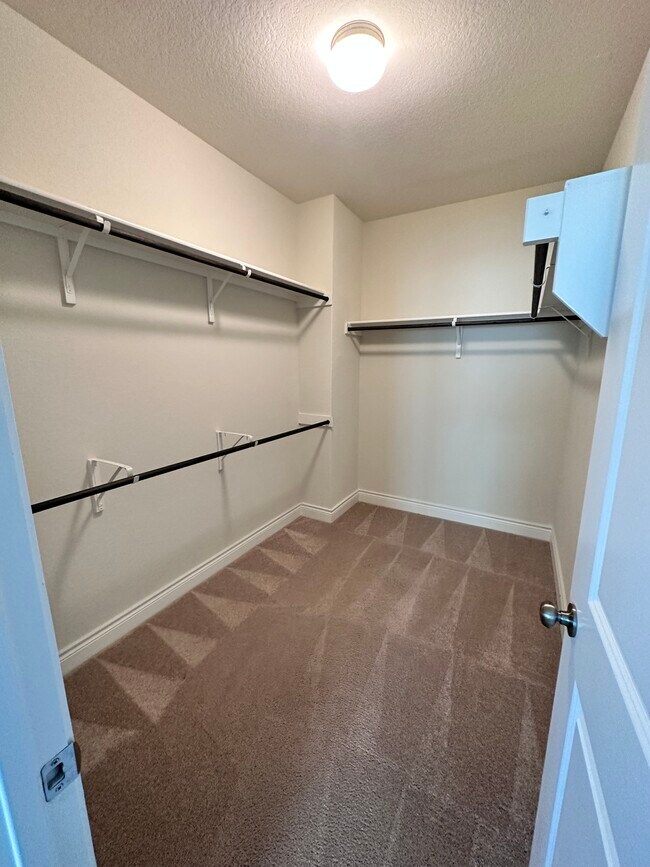 Photo - 27348 Caroline Way