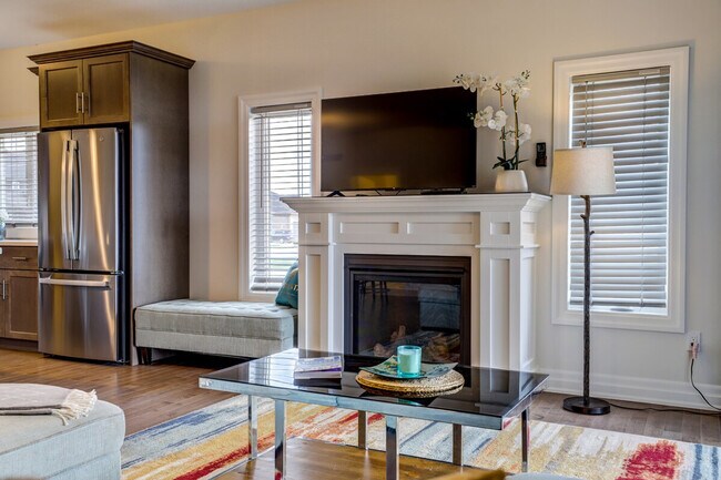 Photo - 413 WALKER Cres Unit ID1346045P