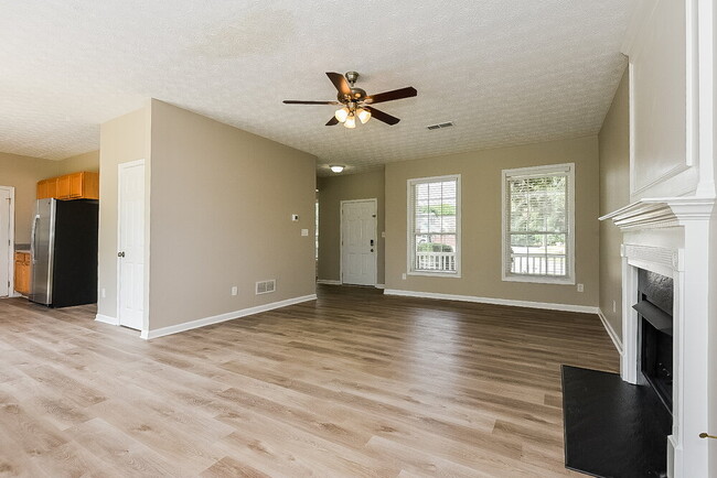 Photo - 107 Chamberlyn Ln