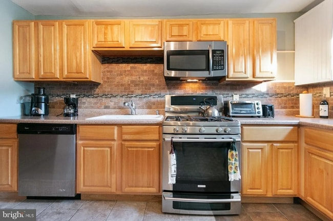 Photo - 107 N Port St