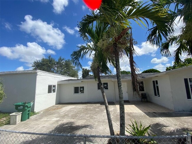 Building Photo - 3502 NW 106th St Unit 1