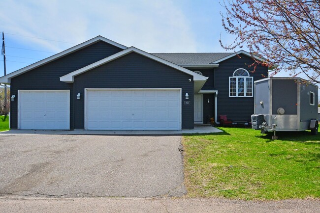 Spacious 4-Bedroom Gem in Buffalo with 3-C... - Spacious 4-Bedroom Gem in Buffalo with 3-C... House