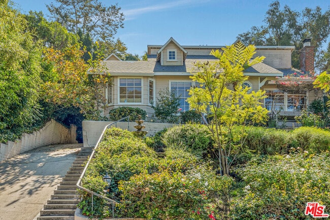 Building Photo - 3331 Bennett Dr