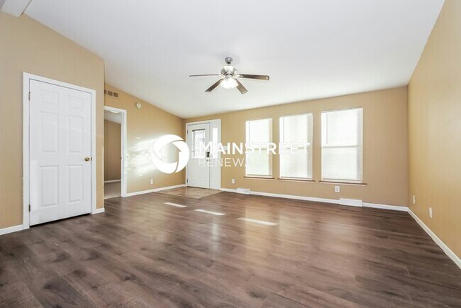 Photo - 3 Bedroom Pet-Friendly Home in Pleasant Hill, MO with Main Street Renewal