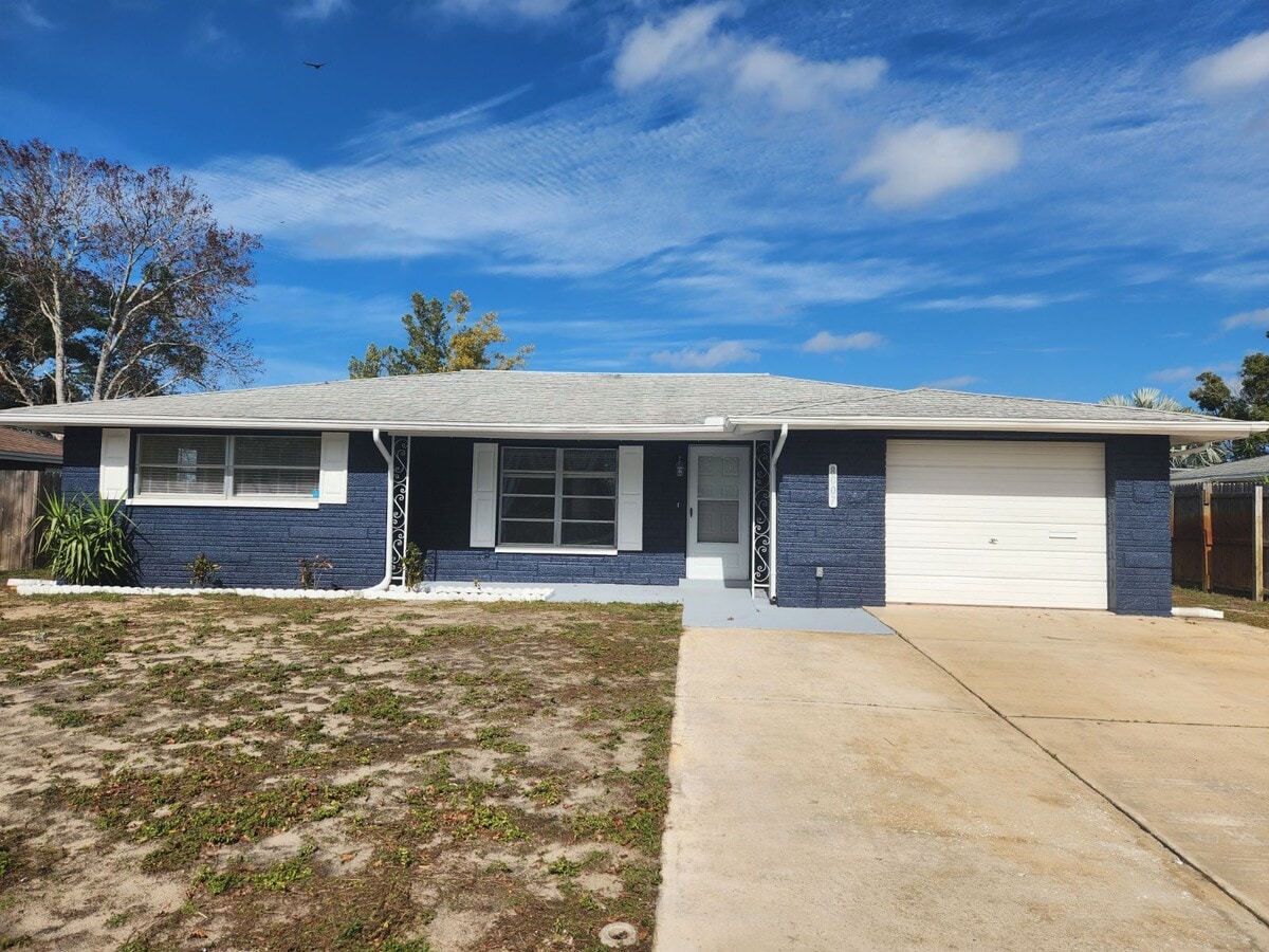 Photo - 8007 Portage Dr