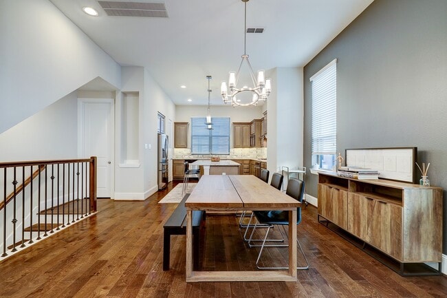 Building Photo - 5453 Larkin St Rental