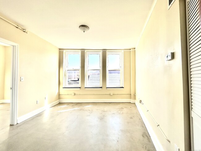 Building Photo - 77 Bank St Unit 3A Rental