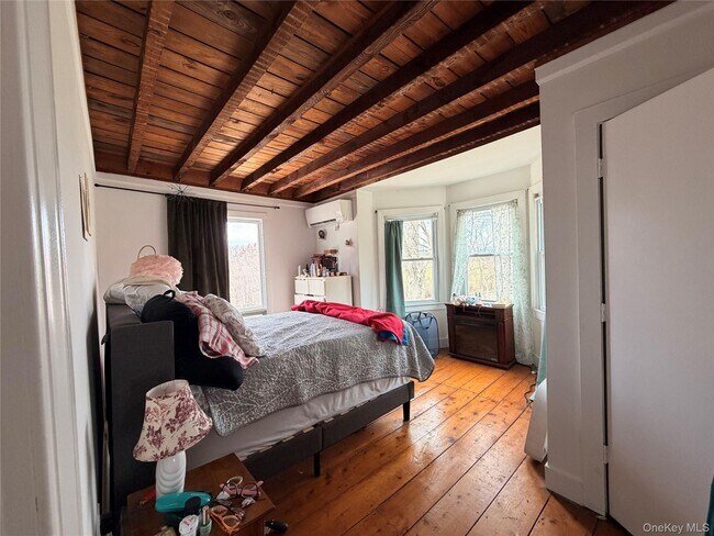 Photo - 67 Old Albany Post Rd Unidad 4