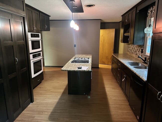 2 Herring Dr