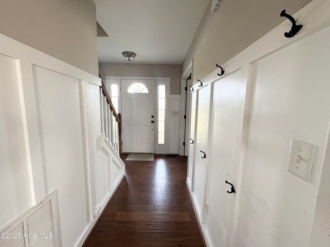 Photo - 309 Queenswood Blvd